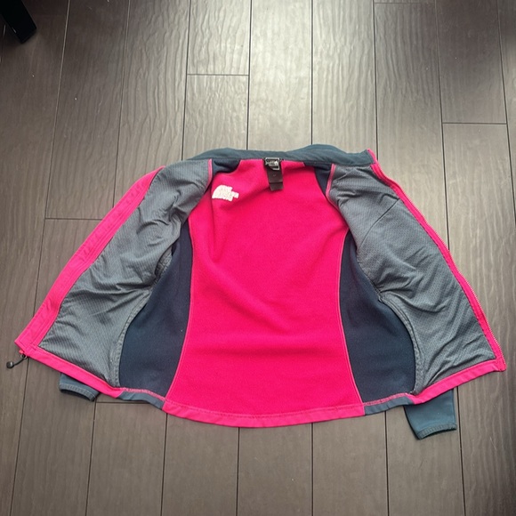 The North Face Women’s TKA Stretch pink & gray zipper jacket with 3 pockets EUC - Picture 2 of 4